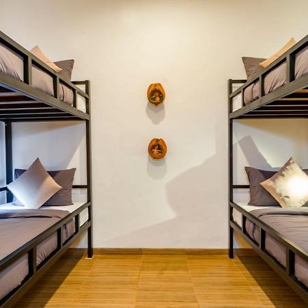 Aura Dormitory House Ubud Bagian luar foto