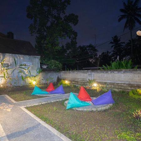 Aura Dormitory House Ubud Bagian luar foto