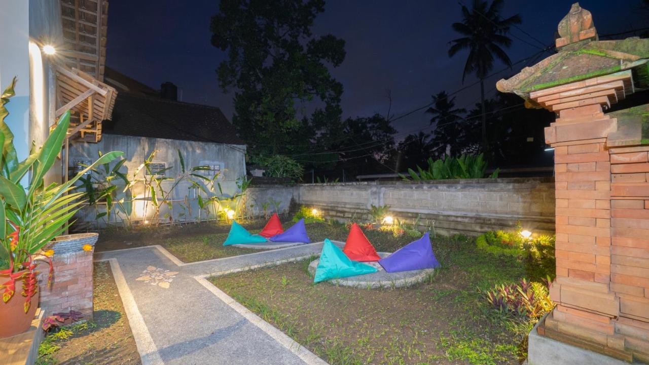 Aura Dormitory House Ubud Bagian luar foto