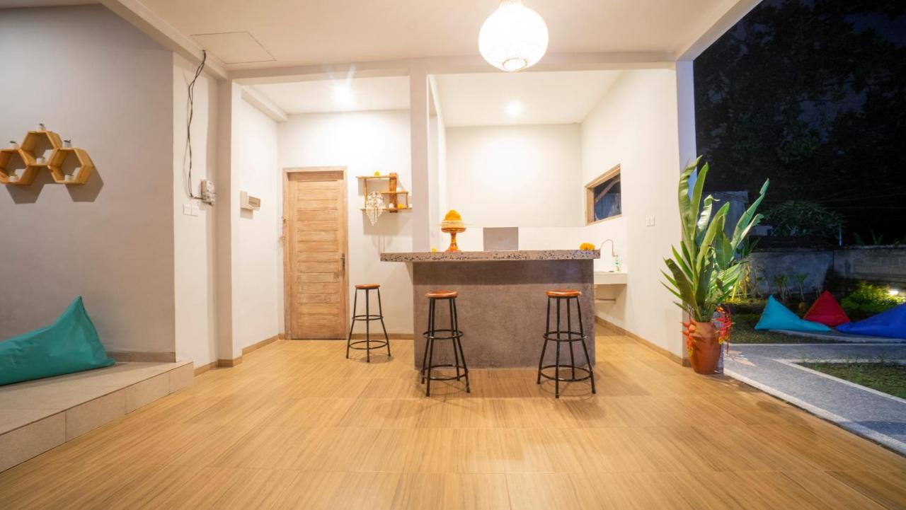 Aura Dormitory House Ubud Bagian luar foto